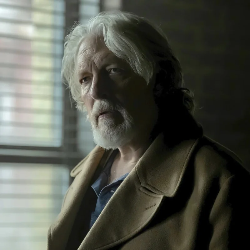 Salvatore Maroni, de pelo y barba blancos